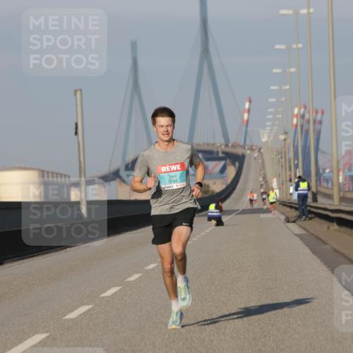 03.10.2025 - Köhlbrandbrückenlauf Jannik Wohlers http://msf.ph/oto/9049802 03.10.2025 09:35:03 Position 3 3782 meine-sportfotos.de
