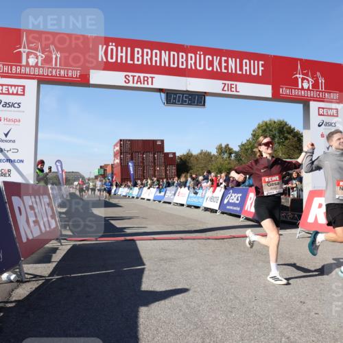 03.10.2025 - Köhlbrandbrückenlauf Lena Gebhardt http://msf.ph/oto/9049805 03.10.2025 13:05:11 Ziel 4098, 4175, 4256, 4344, 4390, 4490, 4585, 4751, 5785, 5951, 5969, 6081, 6719 meine-sportfotos.de