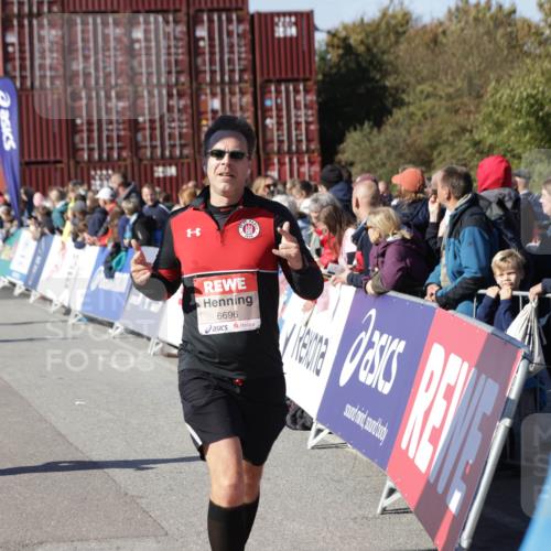 03.10.2025 - Köhlbrandbrückenlauf Jannik Wohlers http://msf.ph/oto/9049806 03.10.2025 13:07:53 Ziel 4159, 4310, 4382, 4639, 5959, 5993, 6120, 6163, 6244, 6285, 6348, 6384, 6409, 6651, 6696, 6821 meine-sportfotos.de