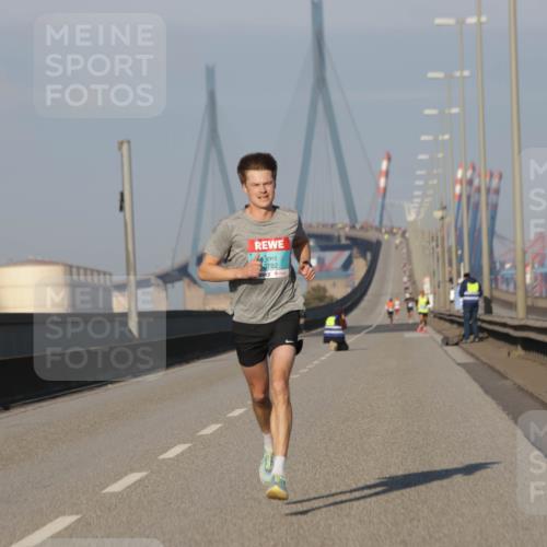 03.10.2025 - Köhlbrandbrückenlauf Jannik Wohlers http://msf.ph/oto/9049813 03.10.2025 09:35:03 Position 3 3782 meine-sportfotos.de