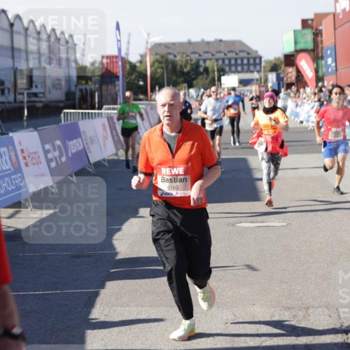 03.10.2025 - Köhlbrandbrückenlauf Jannik Wohlers http://msf.ph/oto/9049839 03.10.2025 13:07:54 Ziel 4159, 4310, 4382, 4639, 5959, 5993, 6120, 6163, 6244, 6285, 6348, 6384, 6409, 6651, 6696, 6821 meine-sportfotos.de