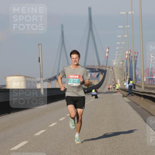 03.10.2025 - Köhlbrandbrückenlauf Jannik Wohlers http://msf.ph/oto/9049850 03.10.2025 09:35:03 Position 3 3782 meine-sportfotos.de