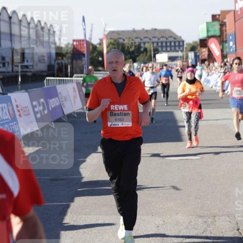 03.10.2025 - Köhlbrandbrückenlauf Jannik Wohlers http://msf.ph/oto/9049854 03.10.2025 13:07:55 Ziel 4159, 4184, 4310, 4382, 4395, 4639, 5959, 5993, 6022, 6120, 6163, 6244, 6285, 6348, 6384, 6409, 6651, 6696, 6821 meine-sportfotos.de