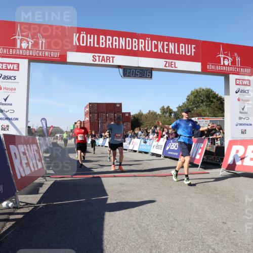 03.10.2025 - Köhlbrandbrückenlauf Lena Gebhardt http://msf.ph/oto/9049857 03.10.2025 13:05:17 Ziel 4098, 4256, 4272, 4344, 4390, 4490, 4496, 4585, 4877, 5637, 5969, 6041, 6044, 6081 meine-sportfotos.de
