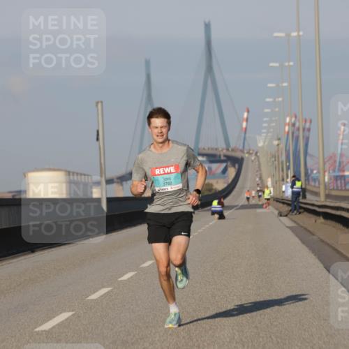 03.10.2025 - Köhlbrandbrückenlauf Jannik Wohlers http://msf.ph/oto/9049866 03.10.2025 09:35:03 Position 3 3782 meine-sportfotos.de