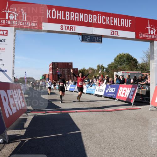 03.10.2025 - Köhlbrandbrückenlauf Lena Gebhardt http://msf.ph/oto/9049869 03.10.2025 13:21:04 Ziel 4680, 4749, 5006, 5084, 5130, 5156, 5169, 5265, 5363, 5377, 5501, 5618, 6282, 6296, 6645, 6646, 6648, 6650, 6756, 6780 meine-sportfotos.de