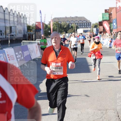 03.10.2025 - Köhlbrandbrückenlauf Jannik Wohlers http://msf.ph/oto/9049873 03.10.2025 13:07:55 Ziel 4159, 4184, 4310, 4382, 4395, 4639, 5959, 5993, 6022, 6120, 6163, 6244, 6285, 6348, 6384, 6409, 6651, 6696, 6821 meine-sportfotos.de
