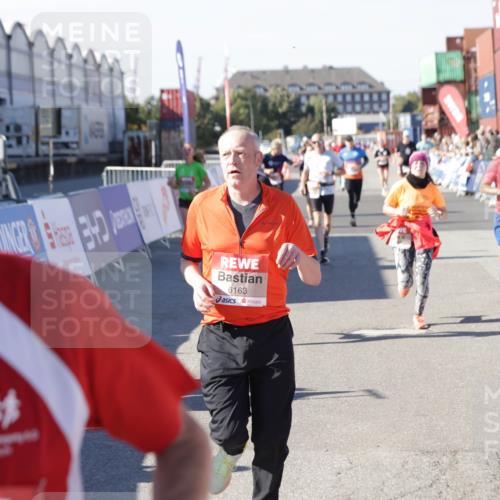 03.10.2025 - Köhlbrandbrückenlauf Jannik Wohlers http://msf.ph/oto/9049876 03.10.2025 13:07:55 Ziel 4159, 4184, 4310, 4382, 4395, 4639, 5959, 5993, 6022, 6120, 6163, 6244, 6285, 6348, 6384, 6409, 6651, 6696, 6821 meine-sportfotos.de