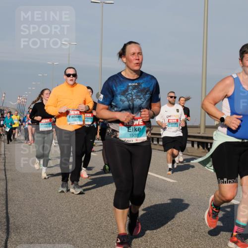 03.10.2025 - Köhlbrandbrückenlauf Fabian Wolf http://msf.ph/oto/9049877 03.10.2025 10:01:09 Position 3 1850, 1667, 1835, 1502, 24, 2836 meine-sportfotos.de