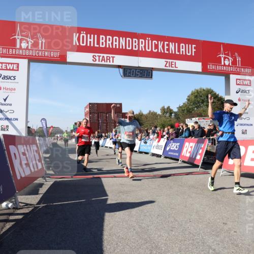 03.10.2025 - Köhlbrandbrückenlauf Lena Gebhardt http://msf.ph/oto/9049882 03.10.2025 13:05:17 Ziel 4098, 4256, 4272, 4344, 4390, 4490, 4496, 4585, 4877, 5637, 5969, 6041, 6044, 6081 meine-sportfotos.de