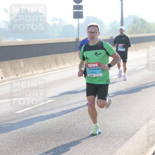 03.10.2025 - Köhlbrandbrückenlauf Lena Gebhardt http://msf.ph/oto/9049887 03.10.2025 09:13:20 Position 1 2702 meine-sportfotos.de
