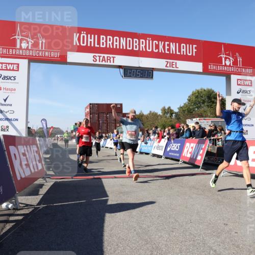 03.10.2025 - Köhlbrandbrückenlauf Lena Gebhardt http://msf.ph/oto/9049893 03.10.2025 13:05:17 Ziel 4098, 4256, 4272, 4344, 4390, 4490, 4496, 4585, 4877, 5637, 5969, 6041, 6044, 6081 meine-sportfotos.de