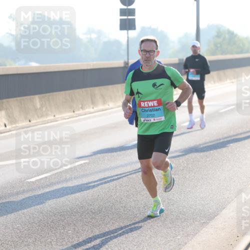 03.10.2025 - Köhlbrandbrückenlauf Lena Gebhardt http://msf.ph/oto/9049896 03.10.2025 09:13:20 Position 1 2702 meine-sportfotos.de