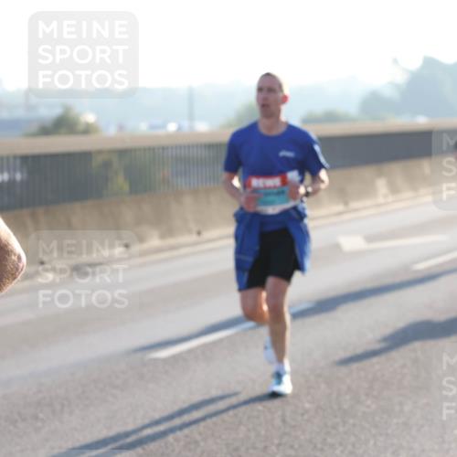 03.10.2025 - Köhlbrandbrückenlauf Lena Gebhardt http://msf.ph/oto/9049912 03.10.2025 09:13:22 Position 1  meine-sportfotos.de