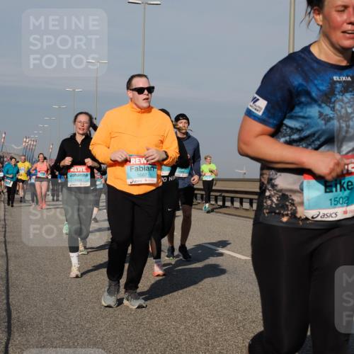 03.10.2025 - Köhlbrandbrückenlauf Fabian Wolf http://msf.ph/oto/9049917 03.10.2025 10:01:10 Position 3 1850, 1667, 1166, 1502 meine-sportfotos.de