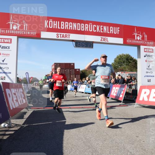 03.10.2025 - Köhlbrandbrückenlauf Lena Gebhardt http://msf.ph/oto/9049919 03.10.2025 13:05:18 Ziel 4272, 4344, 4390, 4490, 4496, 4585, 4877, 5637, 5969, 6041, 6044, 6081 meine-sportfotos.de
