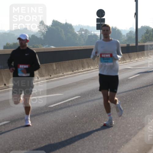 03.10.2025 - Köhlbrandbrückenlauf Lena Gebhardt http://msf.ph/oto/9049920 03.10.2025 09:13:23 Position 1  meine-sportfotos.de