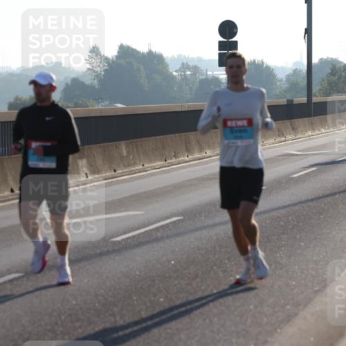03.10.2025 - Köhlbrandbrückenlauf Lena Gebhardt http://msf.ph/oto/9049925 03.10.2025 09:13:24 Position 1  meine-sportfotos.de