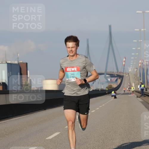 03.10.2025 - Köhlbrandbrückenlauf Jannik Wohlers http://msf.ph/oto/9049928 03.10.2025 09:35:05 Position 3 3782 meine-sportfotos.de