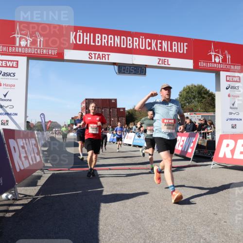 03.10.2025 - Köhlbrandbrückenlauf Lena Gebhardt http://msf.ph/oto/9049930 03.10.2025 13:05:18 Ziel 4272, 4344, 4390, 4490, 4496, 4585, 4877, 5637, 5969, 6041, 6044, 6081 meine-sportfotos.de