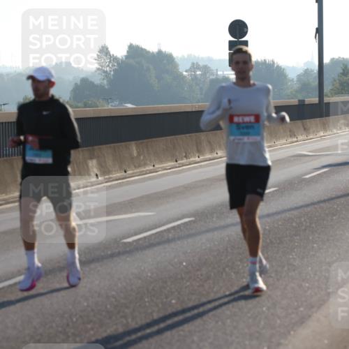 03.10.2025 - Köhlbrandbrückenlauf Lena Gebhardt http://msf.ph/oto/9049931 03.10.2025 09:13:24 Position 1  meine-sportfotos.de