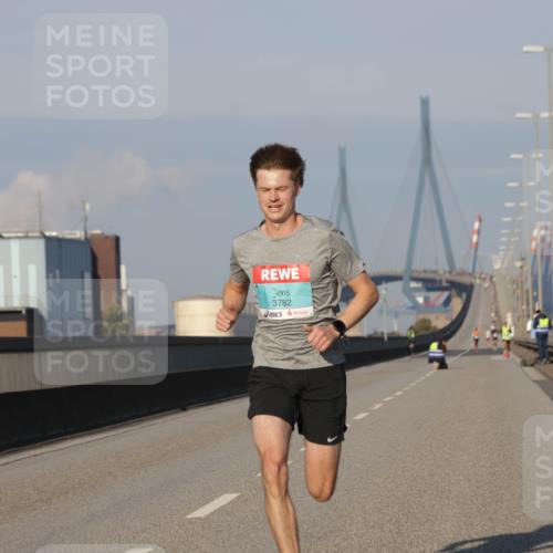 03.10.2025 - Köhlbrandbrückenlauf Jannik Wohlers http://msf.ph/oto/9049932 03.10.2025 09:35:05 Position 3 3782 meine-sportfotos.de