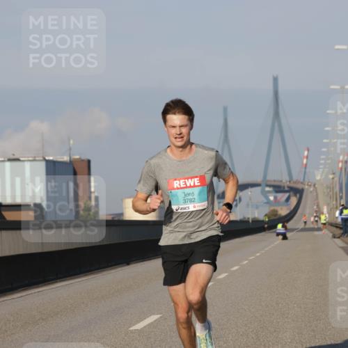 03.10.2025 - Köhlbrandbrückenlauf Jannik Wohlers http://msf.ph/oto/9049947 03.10.2025 09:35:05 Position 3 3782 meine-sportfotos.de