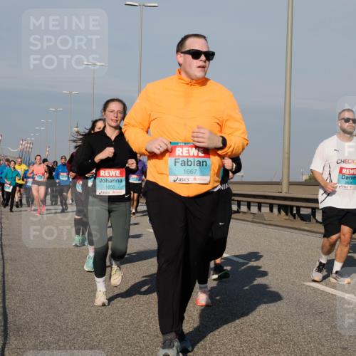 03.10.2025 - Köhlbrandbrückenlauf Fabian Wolf http://msf.ph/oto/9049957 03.10.2025 10:01:11 Position 3 1850, 1667, 24, 2836 meine-sportfotos.de