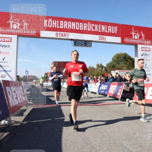 03.10.2025 - Köhlbrandbrückenlauf Lena Gebhardt http://msf.ph/oto/9049958 03.10.2025 13:05:19 Ziel 4272, 4344, 4390, 4490, 4496, 4585, 4877, 5637, 5969, 6041, 6044, 6081 meine-sportfotos.de