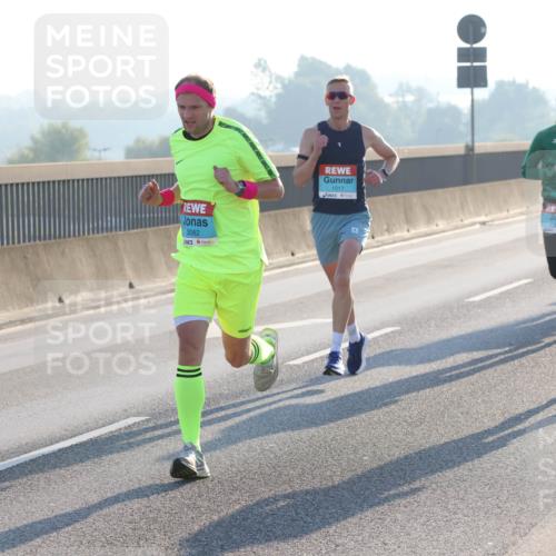 03.10.2025 - Köhlbrandbrückenlauf Lena Gebhardt http://msf.ph/oto/9049960 03.10.2025 09:13:32 Position 1 3082, 1017, 1026 meine-sportfotos.de
