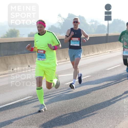 03.10.2025 - Köhlbrandbrückenlauf Lena Gebhardt http://msf.ph/oto/9049963 03.10.2025 09:13:32 Position 1 3082, 1017, 1026 meine-sportfotos.de