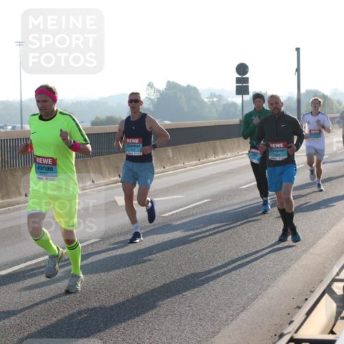 03.10.2025 - Köhlbrandbrückenlauf Lena Gebhardt http://msf.ph/oto/9049972 03.10.2025 09:13:33 Position 1 3082, 1026 meine-sportfotos.de