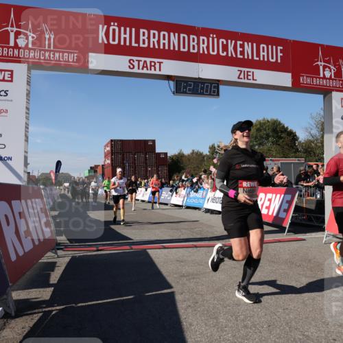 03.10.2025 - Köhlbrandbrückenlauf Lena Gebhardt http://msf.ph/oto/9049973 03.10.2025 13:21:06 Ziel 4393, 4680, 4749, 5130, 5156, 5169, 5265, 5363, 5377, 5501, 5618, 5746, 5878, 5882, 5883, 6282, 6296, 6645, 6646, 6648, 6650, 6756, 6780 meine-sportfotos.de
