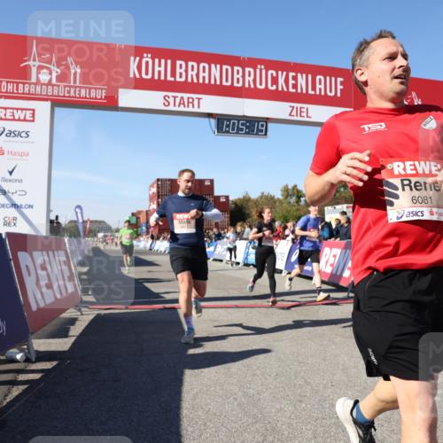 03.10.2025 - Köhlbrandbrückenlauf Lena Gebhardt http://msf.ph/oto/9049974 03.10.2025 13:05:19 Ziel 4272, 4344, 4390, 4490, 4496, 4585, 4877, 5637, 5969, 6041, 6044, 6081 meine-sportfotos.de