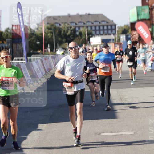 03.10.2025 - Köhlbrandbrückenlauf Jannik Wohlers http://msf.ph/oto/9049977 03.10.2025 13:07:58 Ziel 4184, 4310, 4357, 4382, 4395, 4639, 5959, 5993, 6022, 6120, 6163, 6244, 6285, 6348, 6409, 6651, 6696, 6821 meine-sportfotos.de