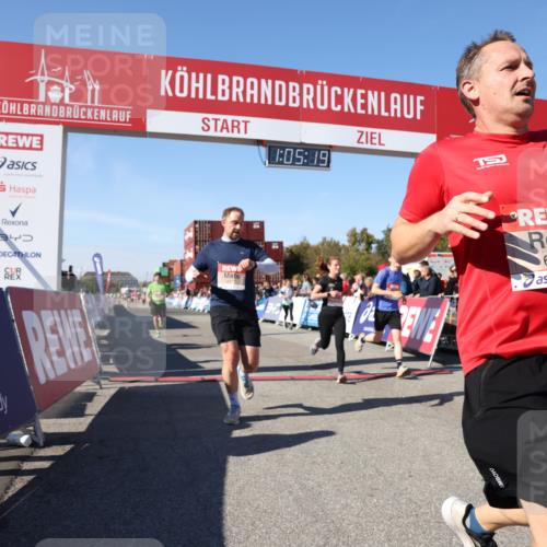 03.10.2025 - Köhlbrandbrückenlauf Lena Gebhardt http://msf.ph/oto/9049983 03.10.2025 13:05:20 Ziel 4272, 4344, 4390, 4490, 4496, 4584, 4585, 4877, 5637, 5969, 6041, 6044, 6081 meine-sportfotos.de
