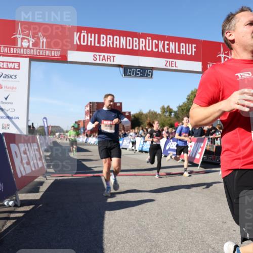 03.10.2025 - Köhlbrandbrückenlauf Lena Gebhardt http://msf.ph/oto/9049989 03.10.2025 13:05:20 Ziel 4272, 4344, 4390, 4490, 4496, 4584, 4585, 4877, 5637, 5969, 6041, 6044, 6081 meine-sportfotos.de