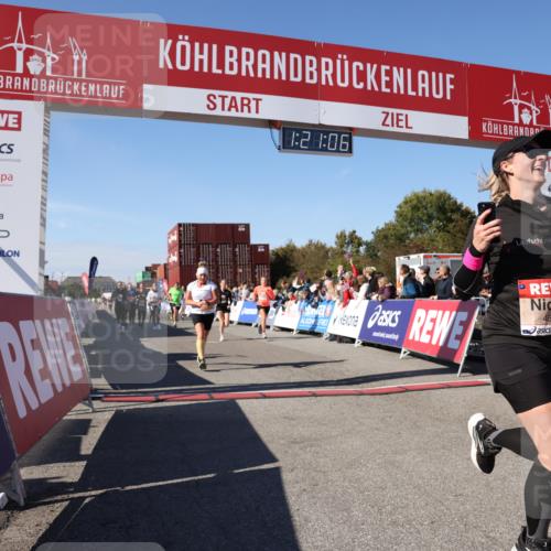 03.10.2025 - Köhlbrandbrückenlauf Lena Gebhardt http://msf.ph/oto/9049993 03.10.2025 13:21:07 Ziel 4393, 4680, 4749, 4846, 5130, 5156, 5265, 5363, 5377, 5450, 5501, 5618, 5746, 5878, 5882, 5883, 6262, 6282, 6296, 6602, 6645, 6646, 6648, 6650, 6756, 6780 meine-sportfotos.de