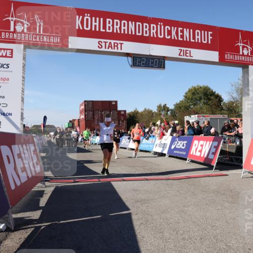 03.10.2025 - Köhlbrandbrückenlauf Lena Gebhardt http://msf.ph/oto/9050001 03.10.2025 13:21:07 Ziel 4393, 4680, 4749, 4846, 5130, 5156, 5265, 5363, 5377, 5450, 5501, 5618, 5746, 5878, 5882, 5883, 6262, 6282, 6296, 6602, 6645, 6646, 6648, 6650, 6756, 6780 meine-sportfotos.de