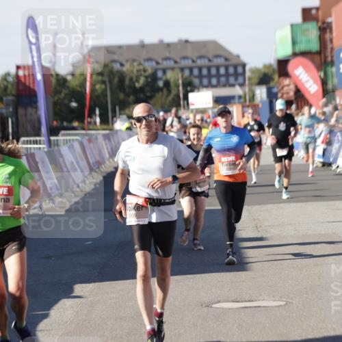 03.10.2025 - Köhlbrandbrückenlauf Jannik Wohlers http://msf.ph/oto/9050003 03.10.2025 13:07:58 Ziel 4184, 4310, 4357, 4382, 4395, 4639, 5959, 5993, 6022, 6120, 6163, 6244, 6285, 6348, 6409, 6651, 6696, 6821 meine-sportfotos.de