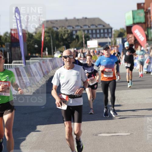 03.10.2025 - Köhlbrandbrückenlauf Jannik Wohlers http://msf.ph/oto/9050010 03.10.2025 13:07:59 Ziel 4184, 4310, 4357, 4382, 4395, 4639, 5959, 5993, 6022, 6120, 6163, 6244, 6285, 6348, 6409, 6651, 6696 meine-sportfotos.de