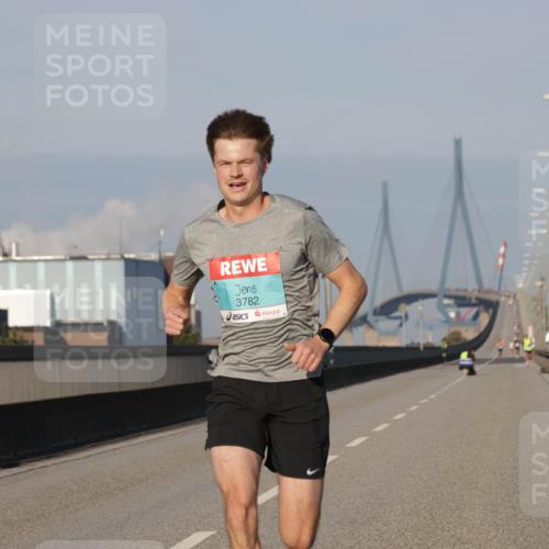 03.10.2025 - Köhlbrandbrückenlauf Jannik Wohlers http://msf.ph/oto/9050014 03.10.2025 09:35:06 Position 3 3782 meine-sportfotos.de