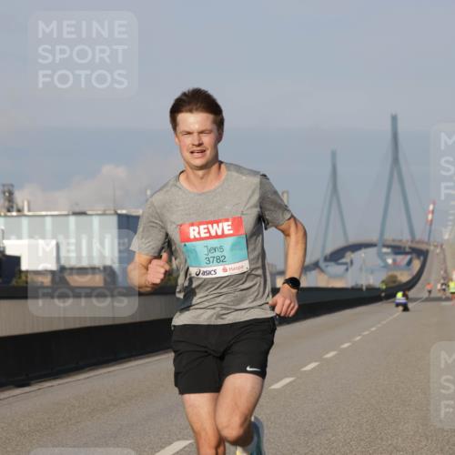03.10.2025 - Köhlbrandbrückenlauf Jannik Wohlers http://msf.ph/oto/9050021 03.10.2025 09:35:06 Position 3 3782 meine-sportfotos.de