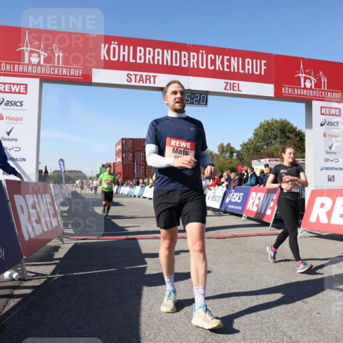 03.10.2025 - Köhlbrandbrückenlauf Lena Gebhardt http://msf.ph/oto/9050022 03.10.2025 13:05:21 Ziel 4272, 4344, 4390, 4496, 4584, 4877, 5637, 5969, 6041, 6044, 6081 meine-sportfotos.de