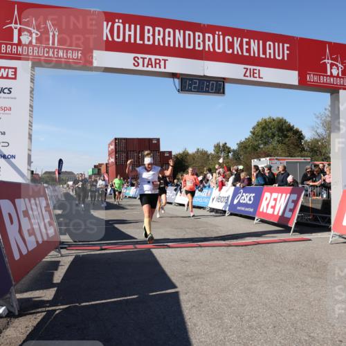 03.10.2025 - Köhlbrandbrückenlauf Lena Gebhardt http://msf.ph/oto/9050024 03.10.2025 13:21:07 Ziel 4393, 4680, 4749, 4846, 5130, 5156, 5265, 5363, 5377, 5450, 5501, 5618, 5746, 5878, 5882, 5883, 6262, 6282, 6296, 6602, 6645, 6646, 6648, 6650, 6756, 6780 meine-sportfotos.de