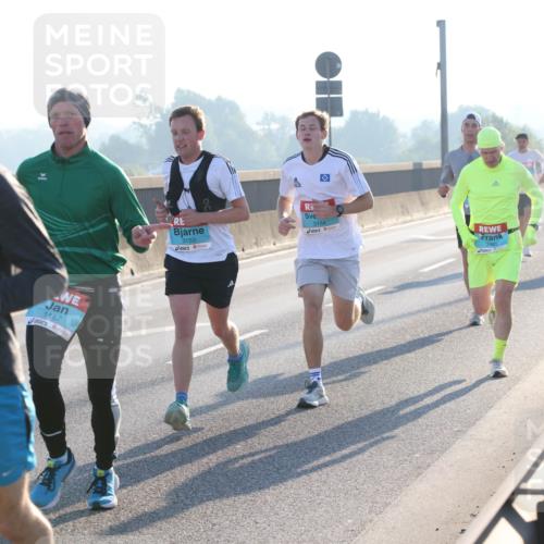 03.10.2025 - Köhlbrandbrückenlauf Lena Gebhardt http://msf.ph/oto/9050026 03.10.2025 09:13:35 Position 1 1026, 1187, 3153, 3154 meine-sportfotos.de