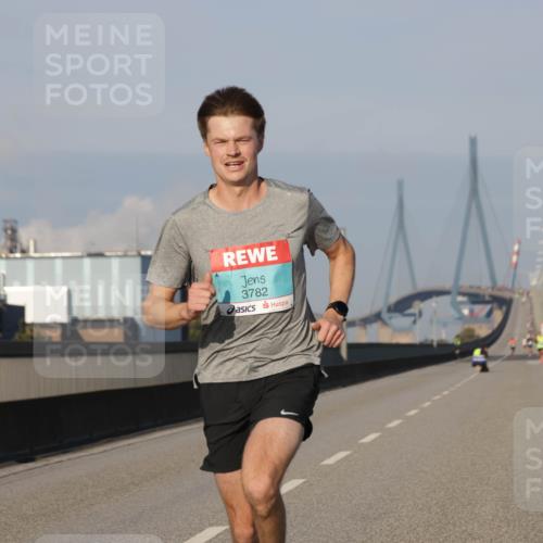 03.10.2025 - Köhlbrandbrückenlauf Jannik Wohlers http://msf.ph/oto/9050028 03.10.2025 09:35:06 Position 3 3782 meine-sportfotos.de