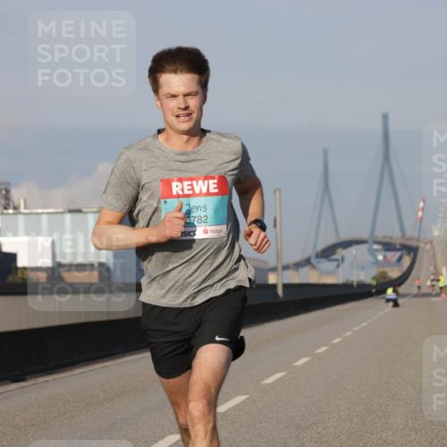 03.10.2025 - Köhlbrandbrückenlauf Jannik Wohlers http://msf.ph/oto/9050032 03.10.2025 09:35:06 Position 3 3782 meine-sportfotos.de