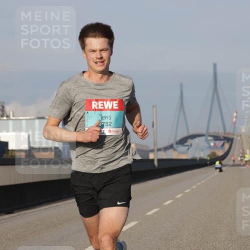 03.10.2025 - Köhlbrandbrückenlauf Jannik Wohlers http://msf.ph/oto/9050040 03.10.2025 09:35:06 Position 3 3782 meine-sportfotos.de