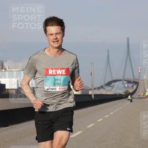 03.10.2025 - Köhlbrandbrückenlauf Jannik Wohlers http://msf.ph/oto/9050048 03.10.2025 09:35:06 Position 3 3782 meine-sportfotos.de